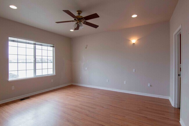 Building Photo - Lake California Home for Rent | Gated Community, Lake Access, Pool & Tennis Courts