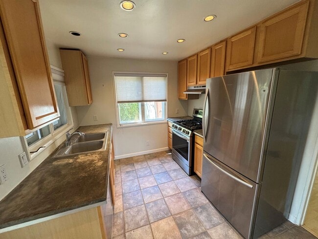 Building Photo - Charming 2 Bedroom Ojai Home with All Utilities Included