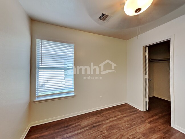 Building Photo - 12035 Jillian Crossing Dr
