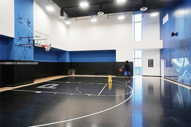 Building Photo - 851 NE 1st Ave