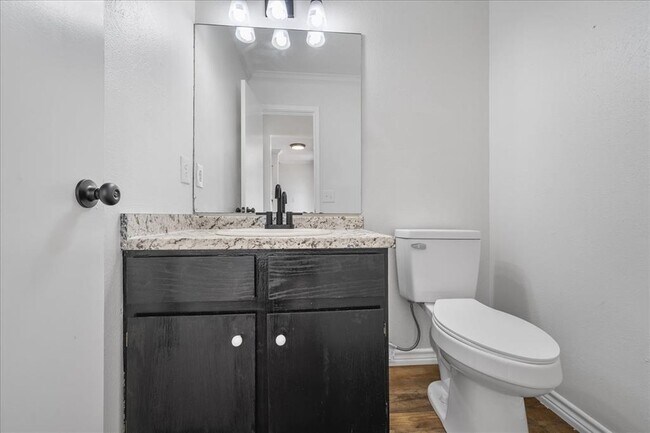 Building Photo - 1404 Deupree Dr