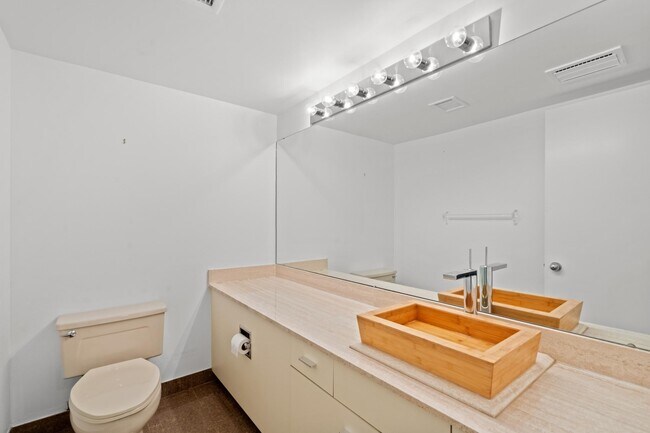 Building Photo - 1015 33rd St NW