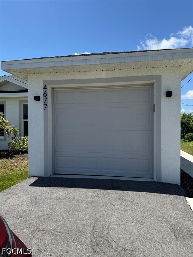 Building Photo - 4677 Golfview Blvd