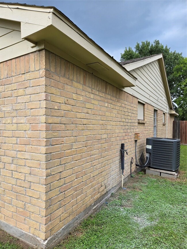 Building Photo - 4422 Wee Lassie Ln