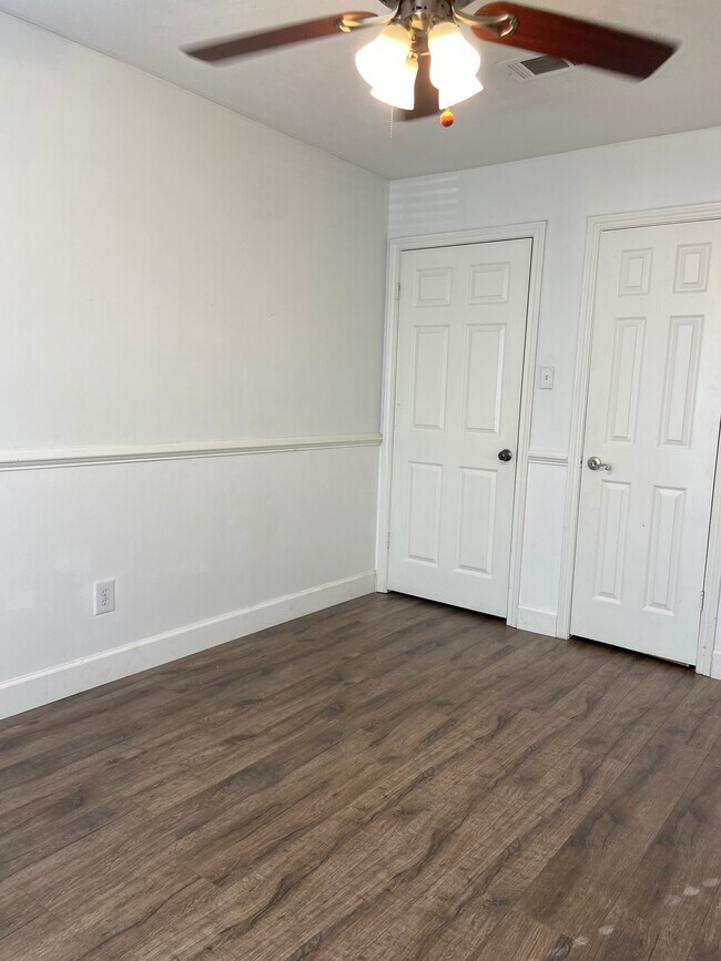 Building Photo - 3815 Oak Gardens Dr