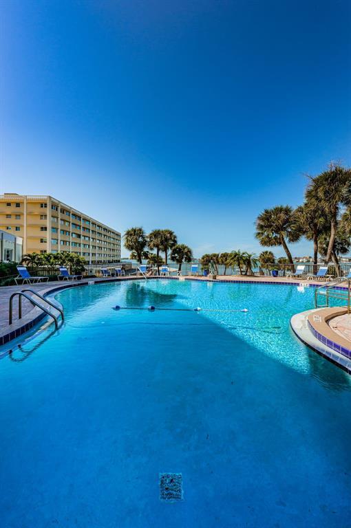 Building Photo - 100 Bluff View Dr