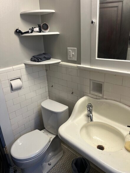 Building Photo - 449 Richmond Ave