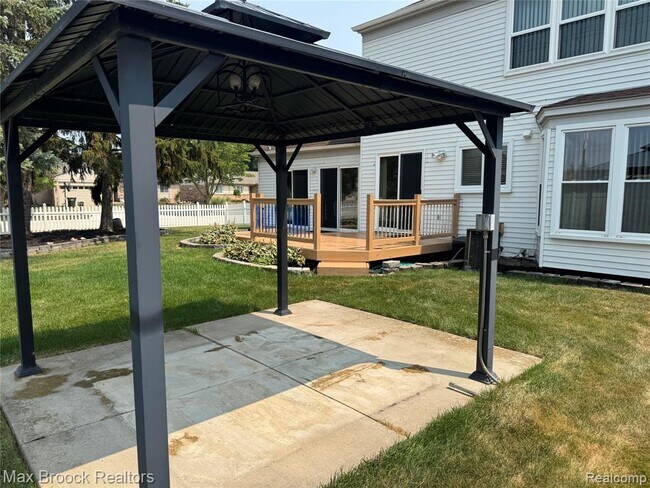 Building Photo - 35865 Ashford Dr