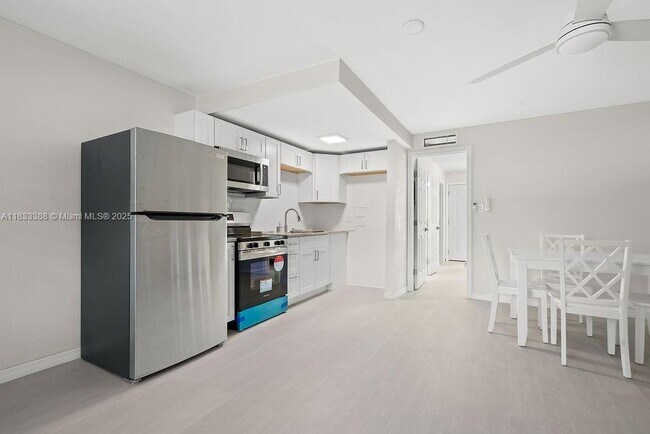 Building Photo - 2305 Tamarind Dr