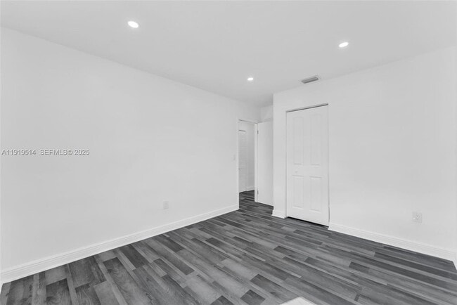 Building Photo - 4917 SW 43rd Terrace