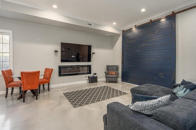 Building Photo - 133 Brunswick St