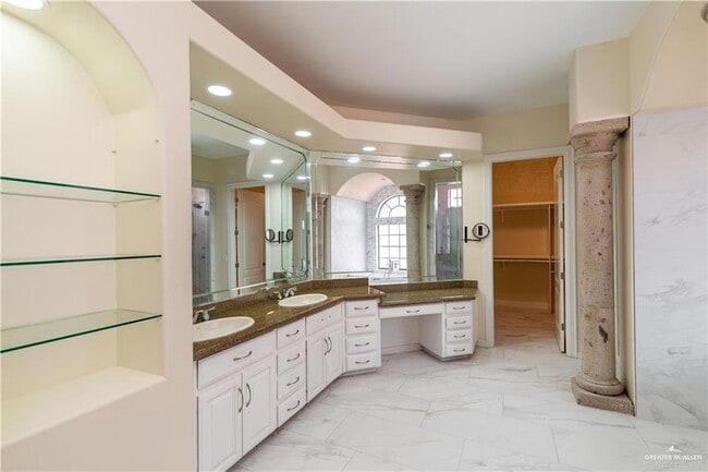 Building Photo - 2701 Santa Laura St