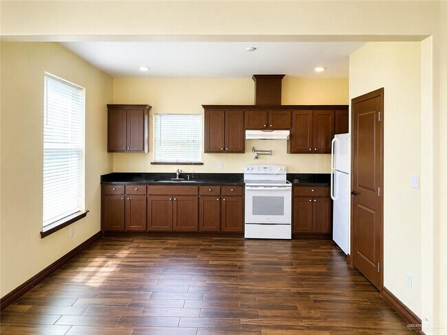 Building Photo - 13 Fig Dr