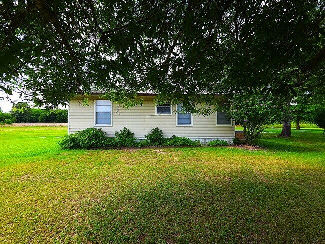 Building Photo - Spacious Country Home for Lease in Van, Texas!