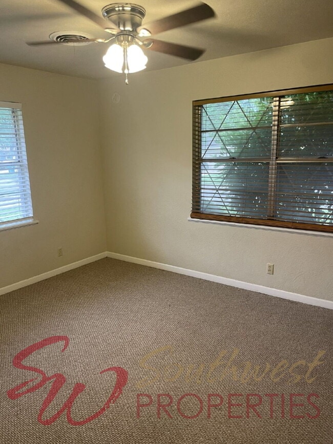 Building Photo - Charming 3 Bed / 2 Bath Home in a Quiet Central Neighborhood