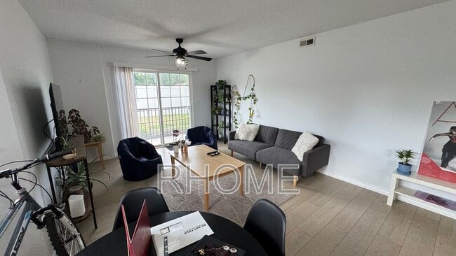 Building Photo - 1617 W Treille Ct