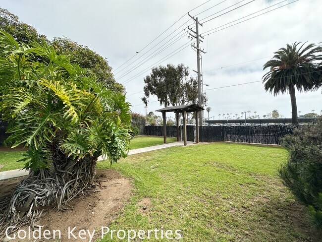 Building Photo - Beautifully remodeled single-level home in...