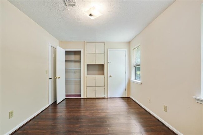 Building Photo - 76 Sandalwood Cir