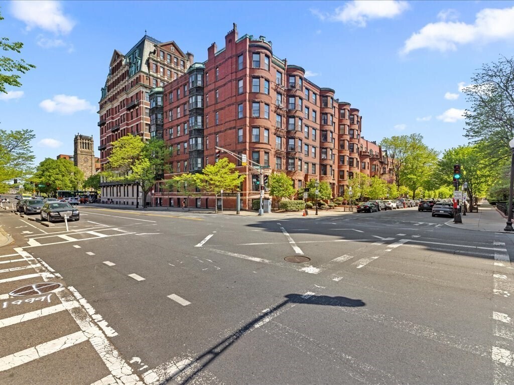Building Photo - 407 Marlborough St