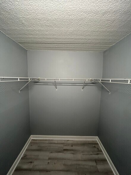 Building Photo - 5304 W Kennedy Blvd