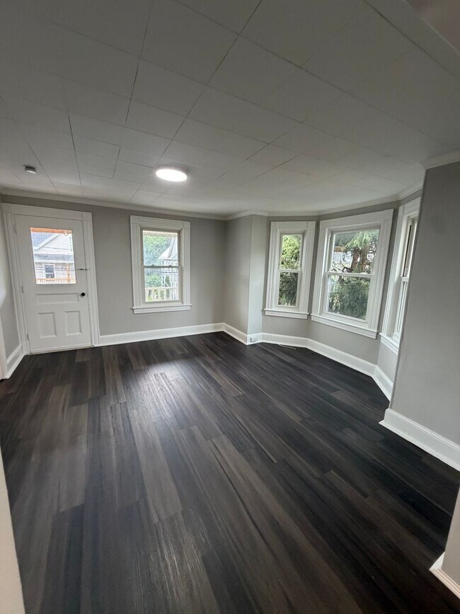 Building Photo - 82 Brookside Ave