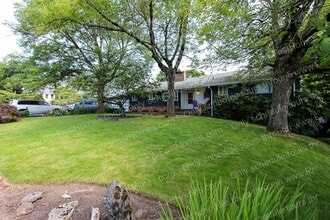 Building Photo - 160 SW Towle Ave