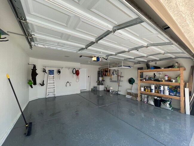 Building Photo - 11016 Linden Leaf Ave
