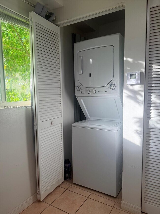 Building Photo - 821 SW 2nd St