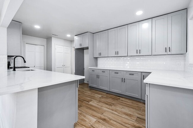 Building Photo - 3511 Tree Ln