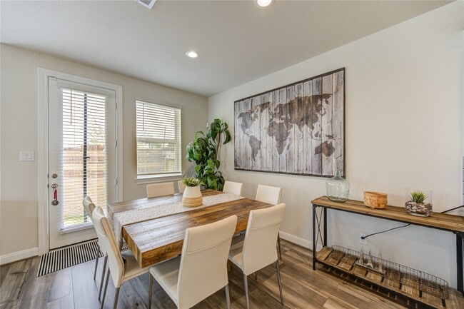 Building Photo - 4210 Peaceful Pines Ln