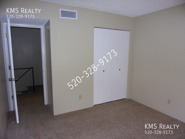 Building Photo - 6609 East Calle Alegria