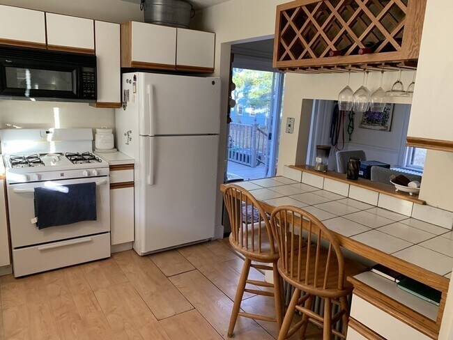 Building Photo - SINGLE FAMILY HOME IN BEAUTIFUL QUIET QUAI...