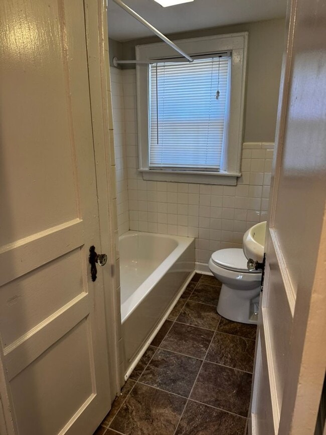 Building Photo - East Nashville 4 Bedroom
