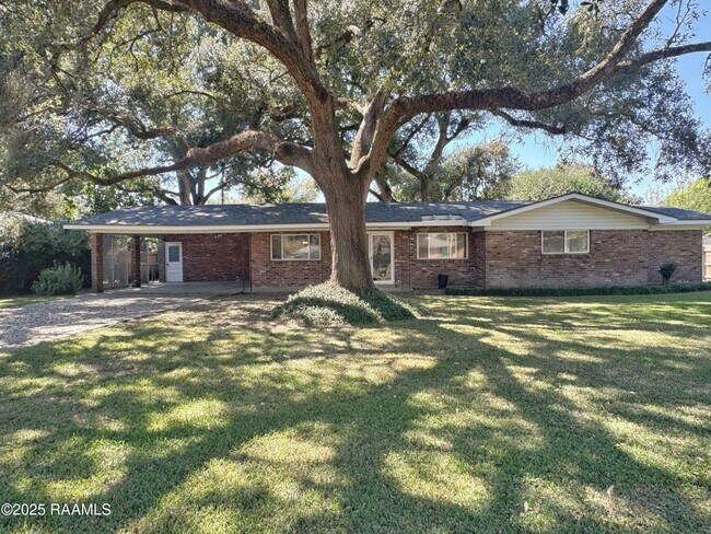 Primary Photo - 216 Brentwood Blvd