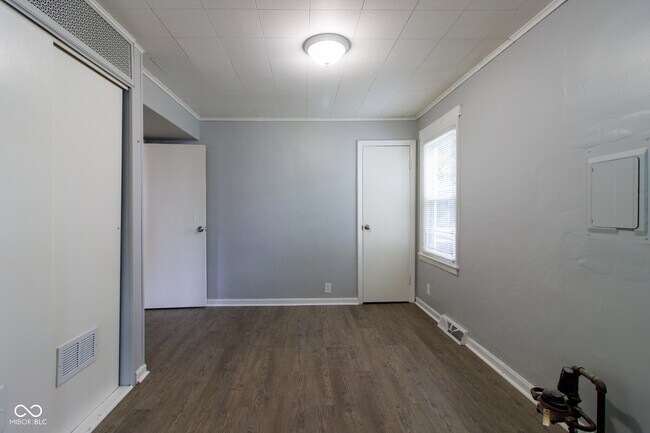 Building Photo - 4430 N Longworth Ave