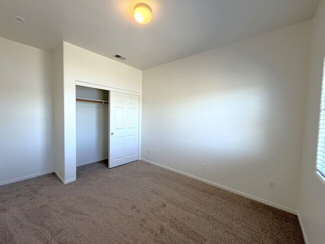 Building Photo - l31400