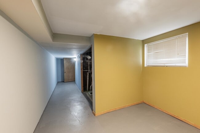 Building Photo - 6141 S Kilbourn Ave