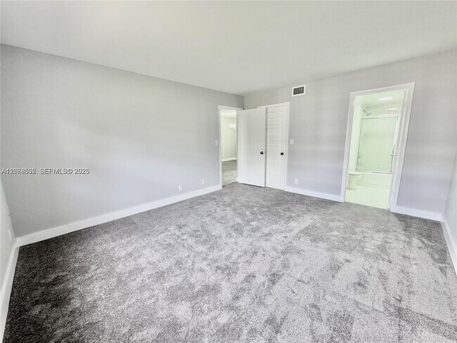 Building Photo - 1075 Riverside Dr
