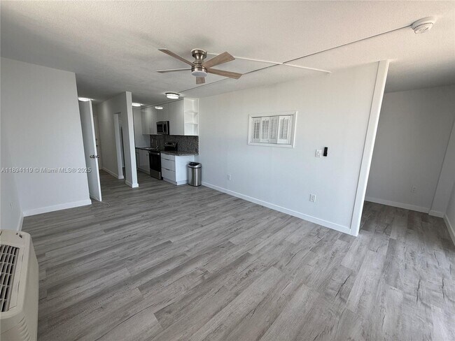 Building Photo - 1255 Collins Ave