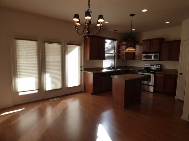 Building Photo - Great Condo in Prestigious Chandler Pointe...