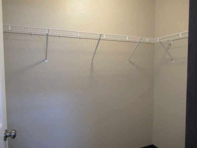 Building Photo - Home in Post Falls!