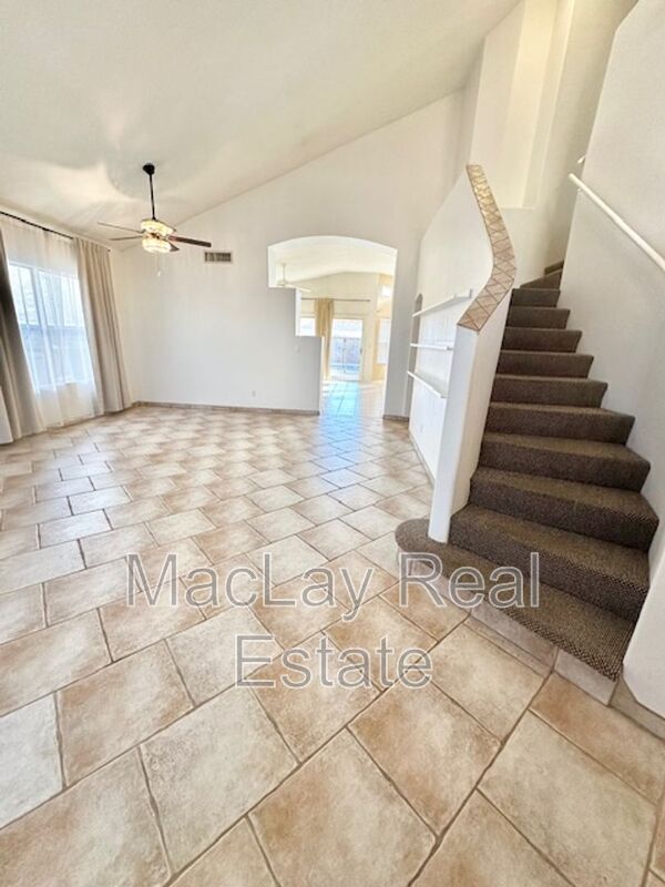 Building Photo - 5057 E Delta Ave