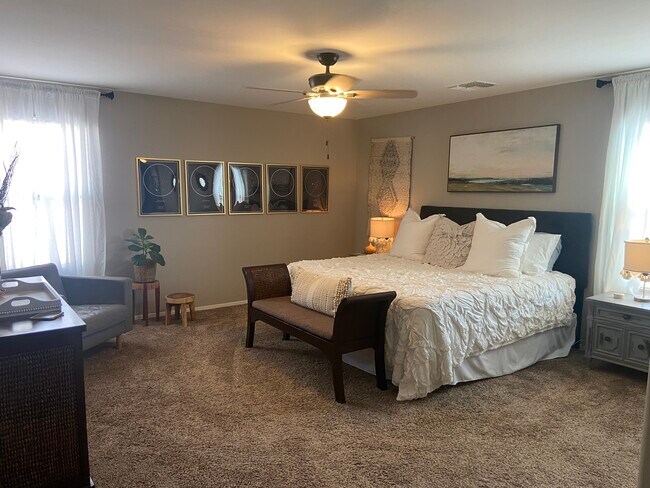 Building Photo - 9095 Blue Saguaro St