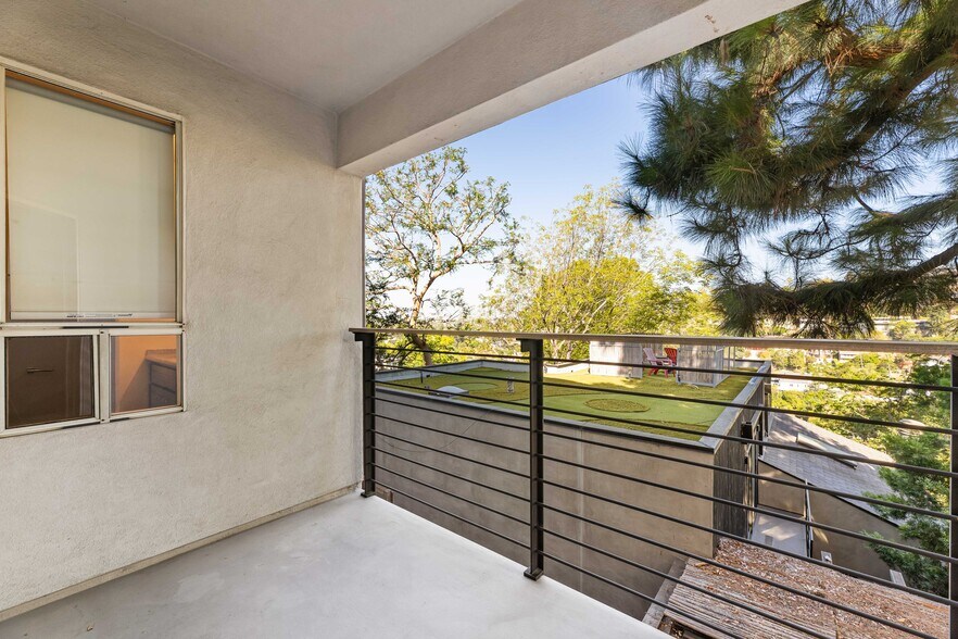 Balcony looking northwest - 1759 Silverwood Ter