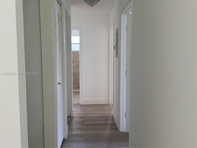 Building Photo - 15749 Woodgate Ct