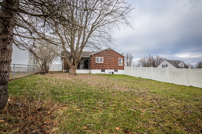 Building Photo - 610 Russell St