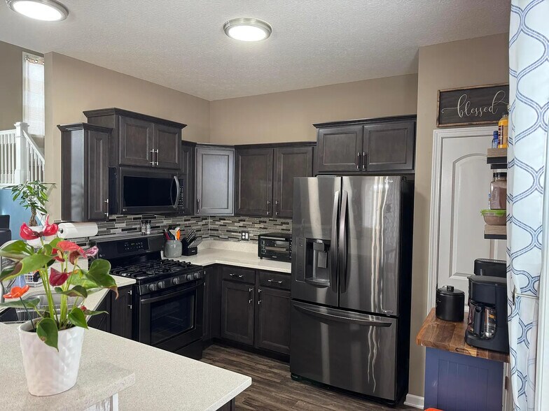 Building Photo - 5492 Bull Creek Dr