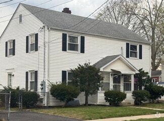 Building Photo - 43 Willow Rd