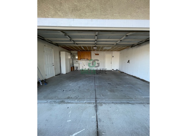 Building Photo - NOW AVAILABLE! Beautiful 3 Bedroom, 2 Bathroom Home Located in Ripon, CA