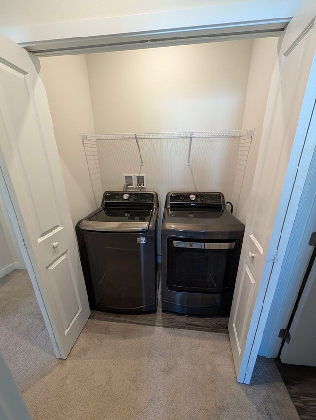 Building Photo - 3-4 Bedrooms Townhome Concord Village, Avo...